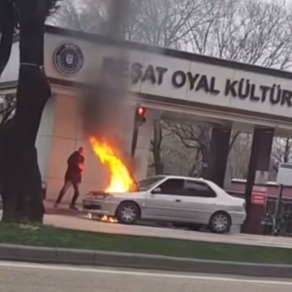 Seyir Halindeyken Arıza Yapan Araç Alev Topuna Döndü