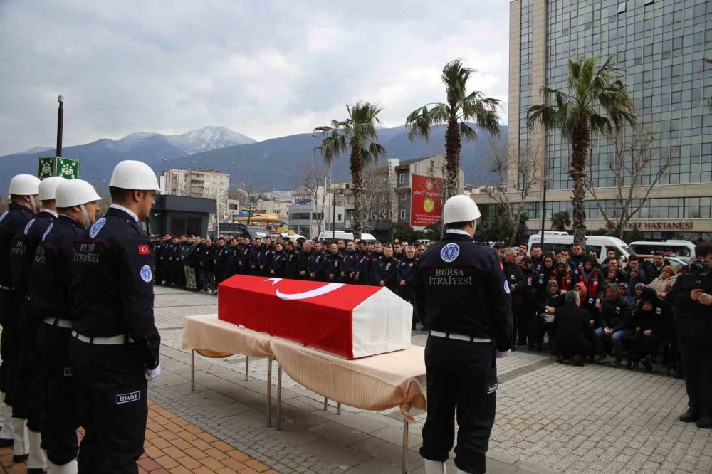 Yangından Dönerken Kaza Sonrası Hayatını Kaybeden Genç İtfaiyeci İçin Tören Düzenlendi