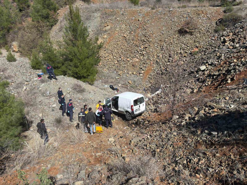Şarampole Yuvarlanan Sürücü Hayatını Kaybetti