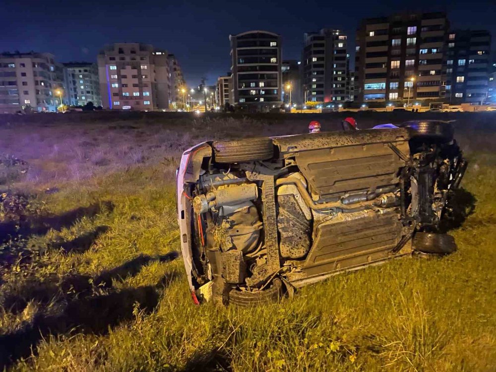 Otomobil Takla Attı: 2 Yaralı