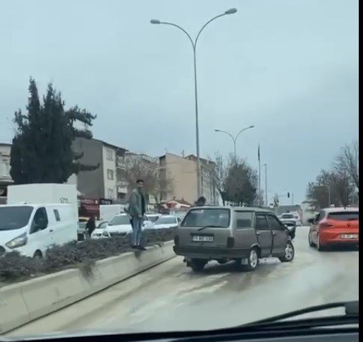 Tepebaşında Zincirleme Kaza: 1 Kişi Yaralandı