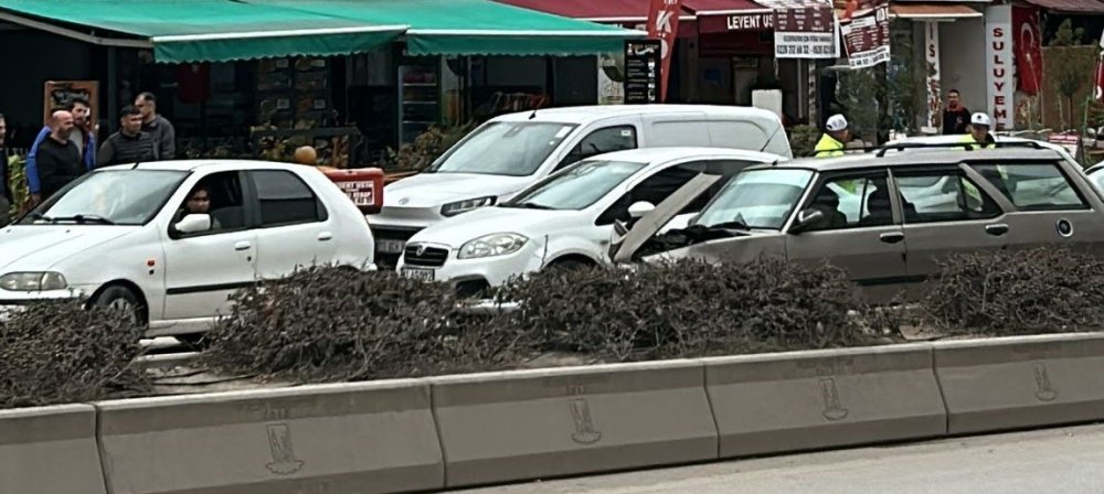 Tepebaşında Zincirleme Kaza: 1 Kişi Yaralandı