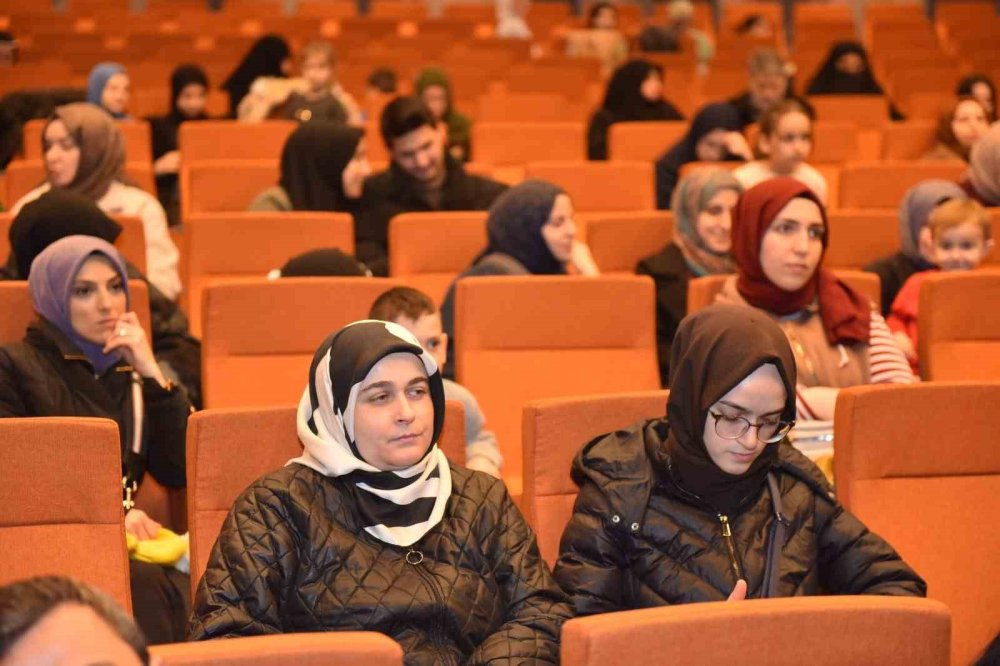 ‘Filistin Hakkında Konuşmalıyız’ Tiyatro Oyunu Sahnelendi