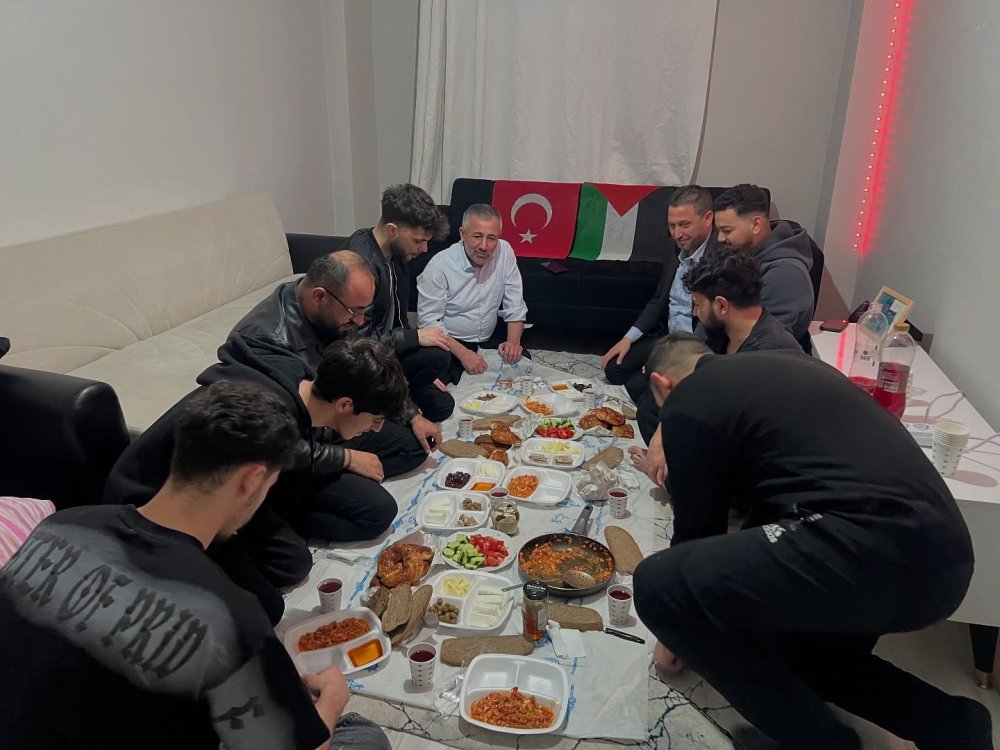 Filistinli Öğrencinin Sahur Sofrasına Konuk Oldular