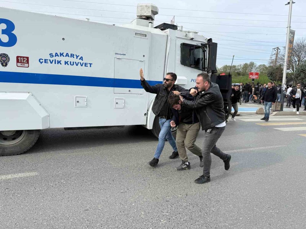 İzinsiz Gösteriye Polis Müdahalesi