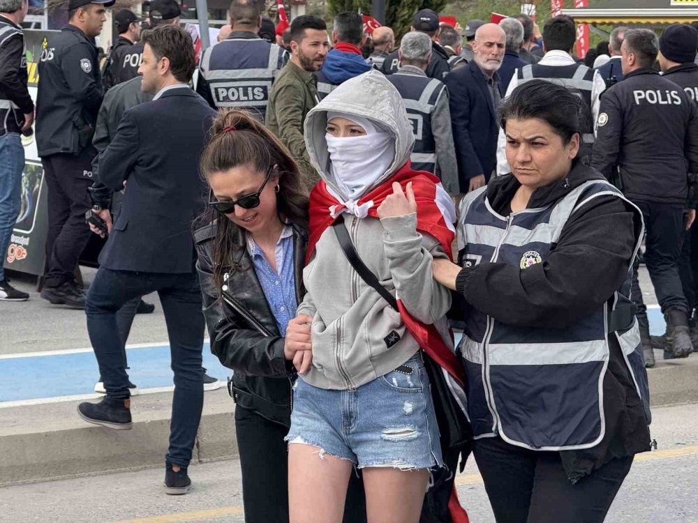 İzinsiz Gösteriye Polis Müdahalesi