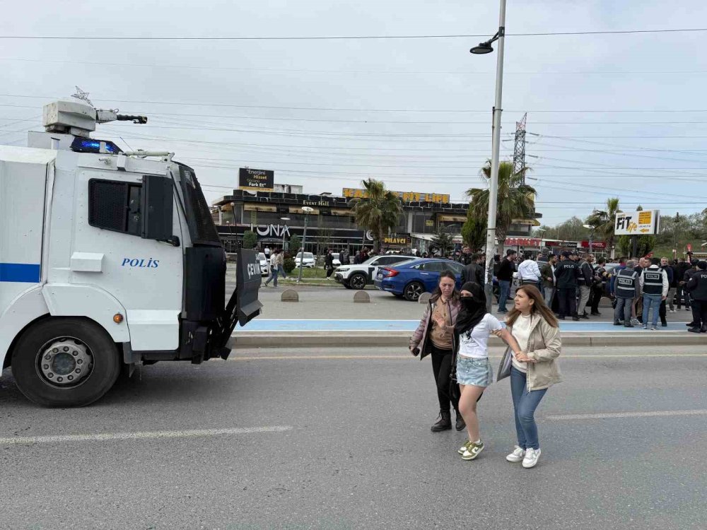 İzinsiz Gösteriye Polis Müdahalesi