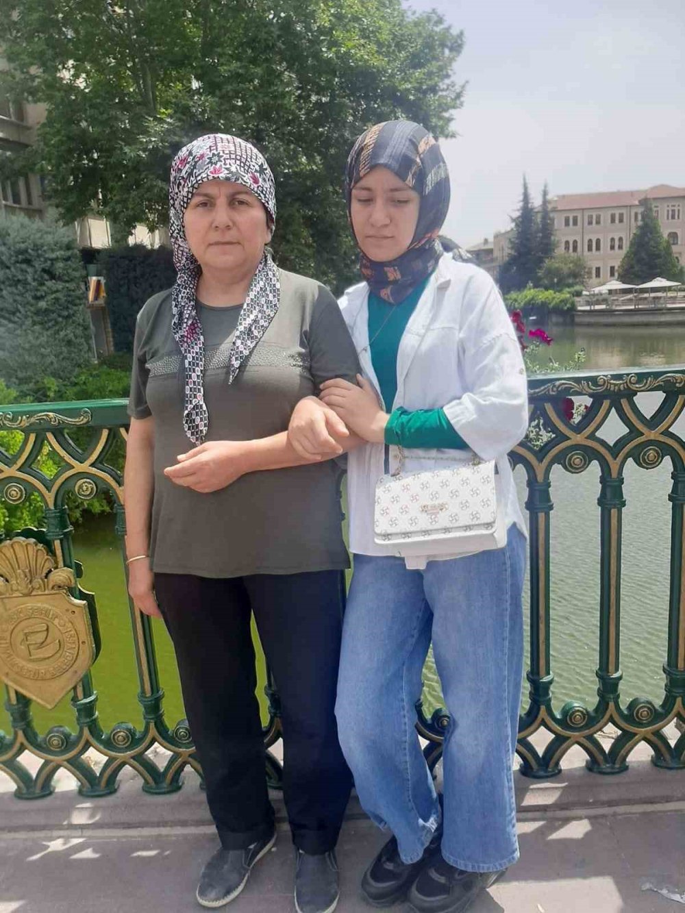 "Okula Gidiyorum" Deyip Evden Çıkan Ve Arkadaşıyla Kayıplara Karışan 14 Yaşındaki Kızdan Haber Alınamıyor