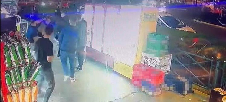 2 Grup Arasında Çıkan Bıçaklı Kavga Kameralara Yansıdı