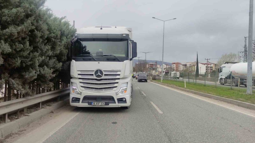 Hasta Taşıyan Ambulans Kamyona Çarptı: 2 Yaralı