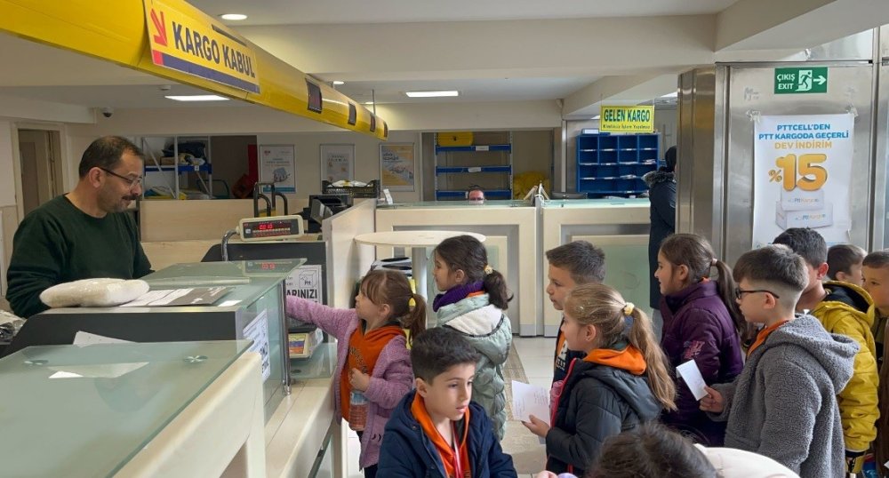 İlkokul Öğrencileri Bayram Coşkusunu Kartlara Döktü