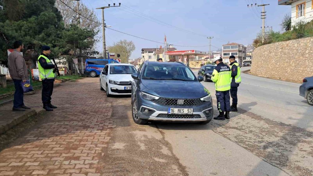 Jandarma Kuralsızlara Göz Açtırmıyor