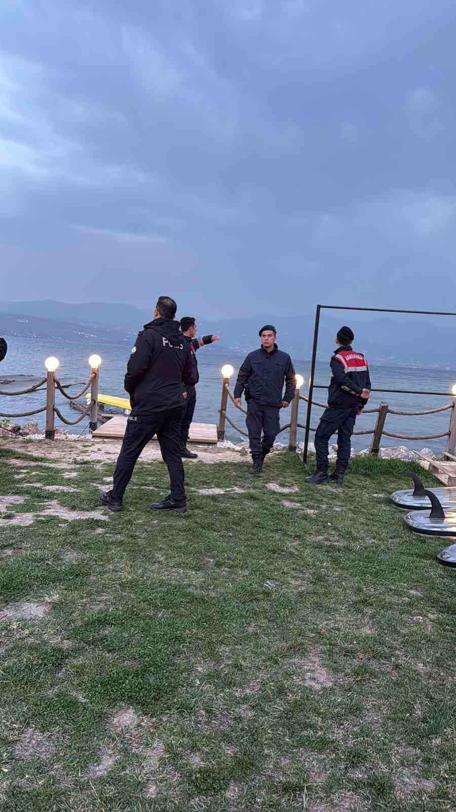 Şiddetli Rüzgarda Göle Düşen 5 Kişi Kurtarıldı, 2 Kişi Kayıp