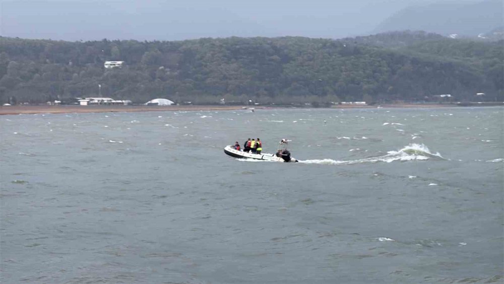 Şiddetli Rüzgarda Göle Düşen 5 Kişi Kurtarıldı, 2 Kişi Kayıp