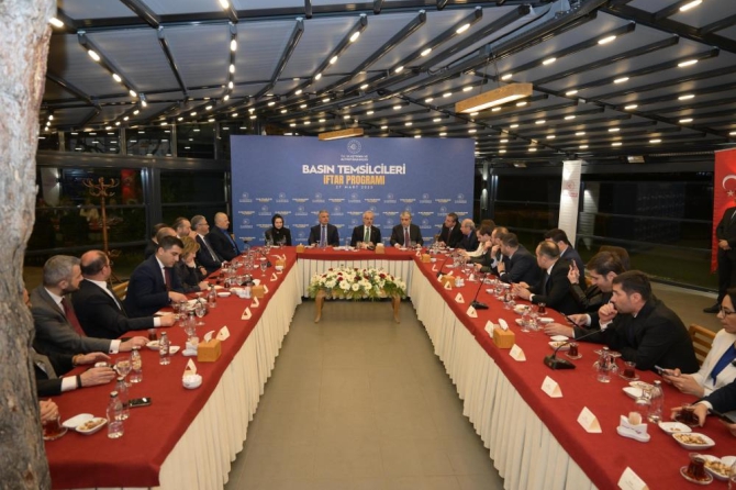ualstirma-ve-altyapi-bakani1.jpg