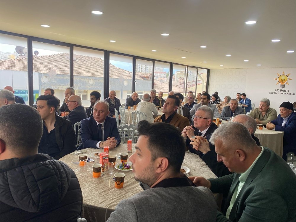 Ak Parti’de Bayramlaşma Programı Yoğun Katılım Sağladı