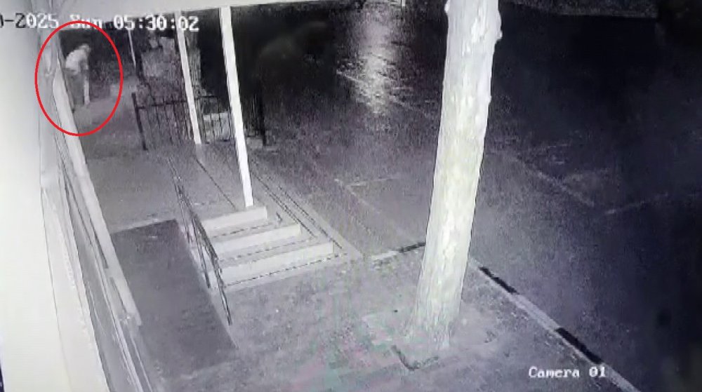 Böyle Hırsızlık Görülmedi: Atatürk Büstünü Çaldılar