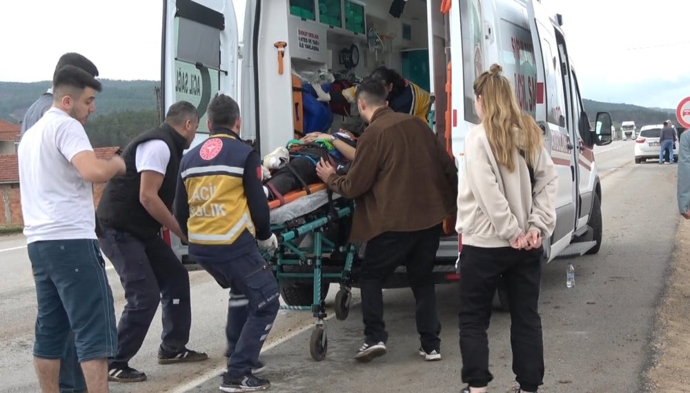 Yaşanan Trafik Kazasında 3 kişi yaralandı