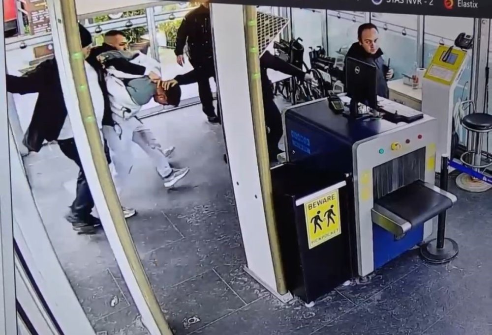 Aranması Olan Şahıs Tatil Dönüşü Sürprizle Karşılandı: "Doğukan Gel. Asayiş Polisi"