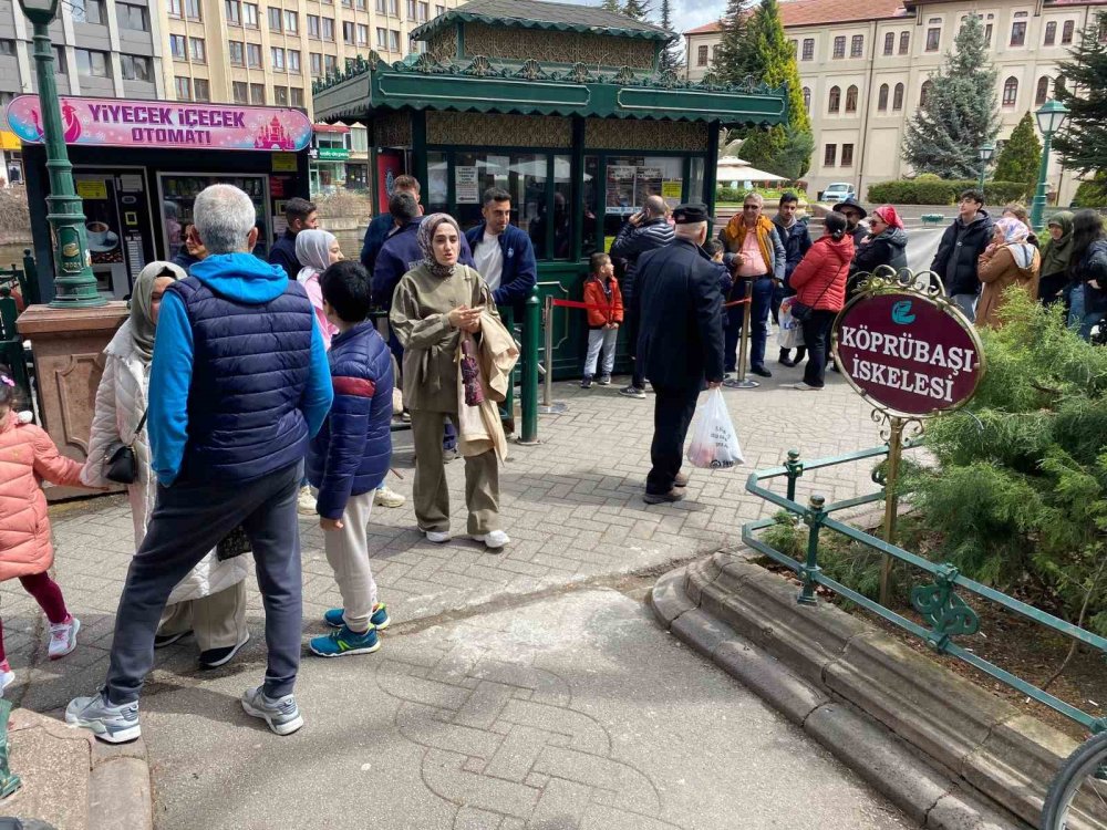 Köprüde Fotoğraf Çektirmeden Gitmiyorlar