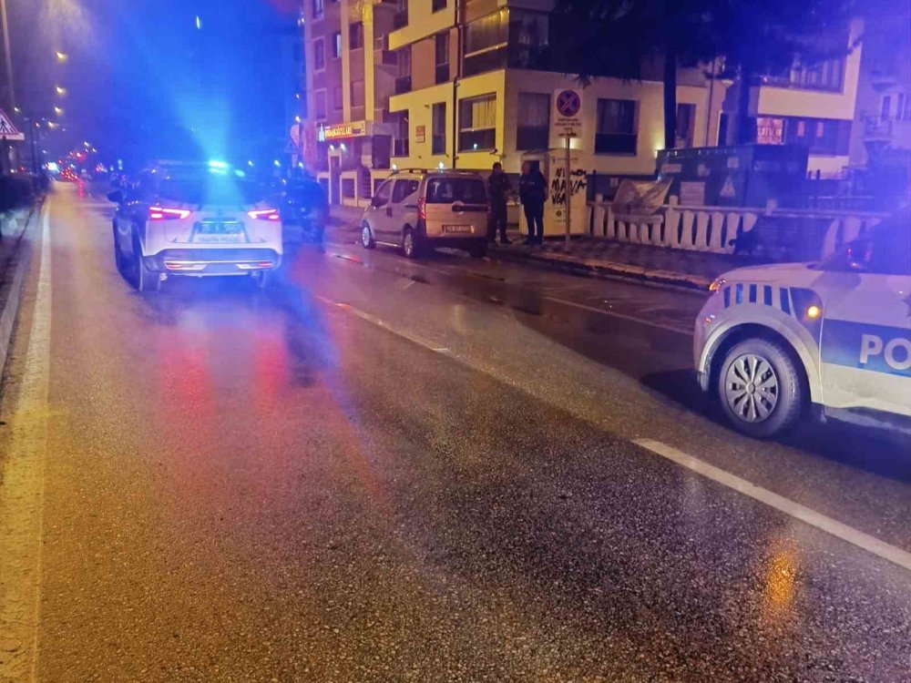 Polis Ekipleri Şüpheli Paket İhbarı Üzerine Harekete Geçti