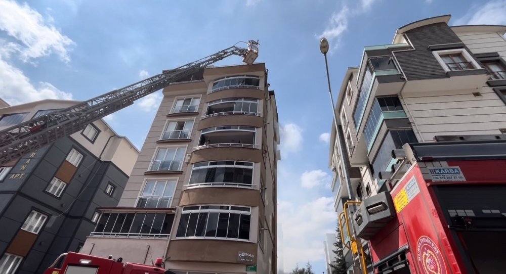 5 Katlı Binanın Zemin Katında Çıkan Yangın Panik Dolu Anlar Yaşattı