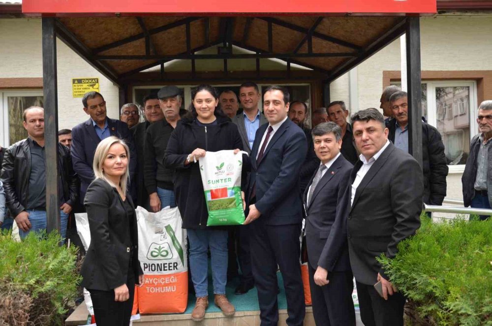 Çiftçilere Yüzde 50 Hibeli Ayçiçeği Tohumu Dağıtıldı