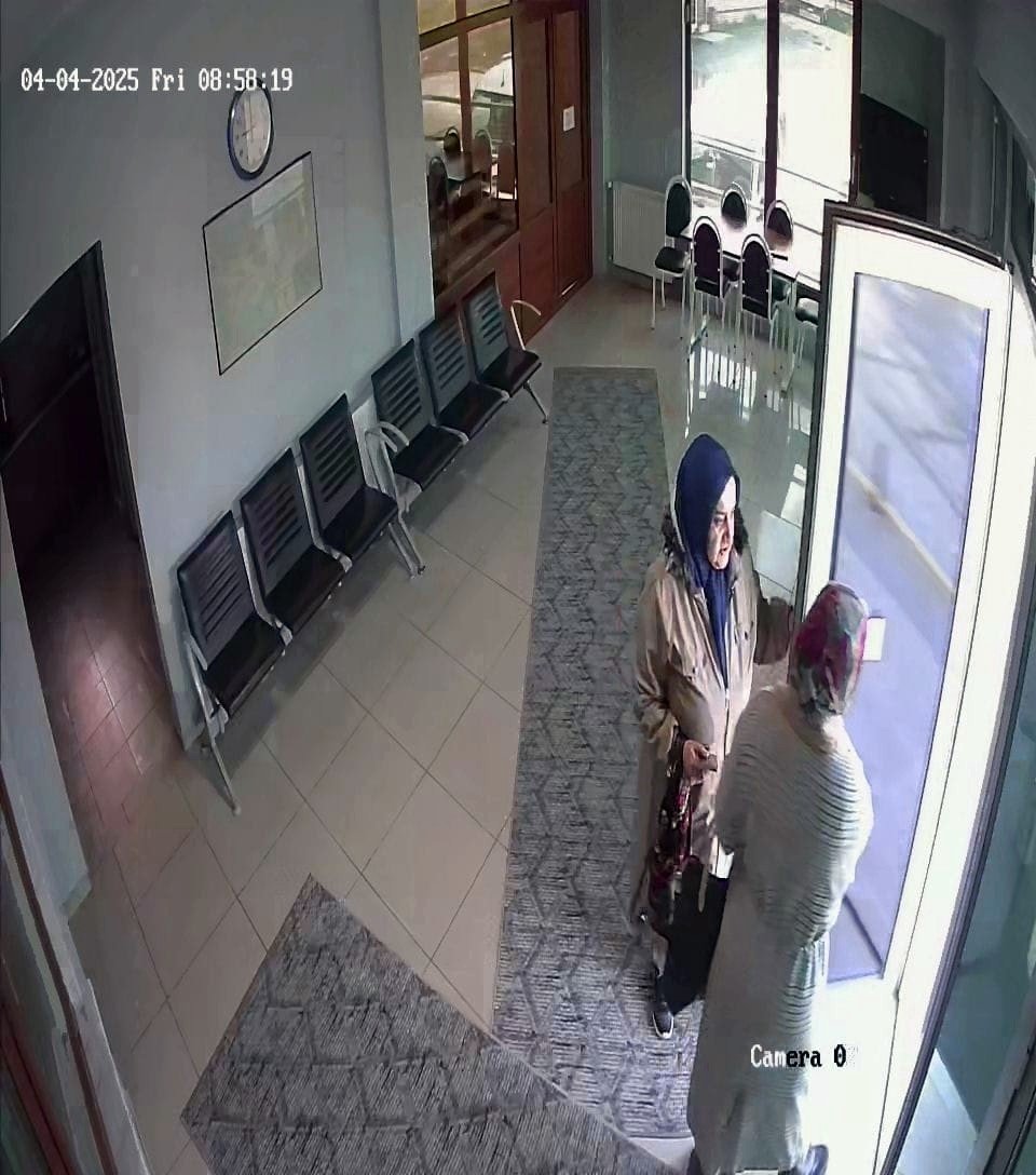 İçerisinde Altın Ve Ziynet Eşya Dolu Olan Çantayı Otobüste Unuttu