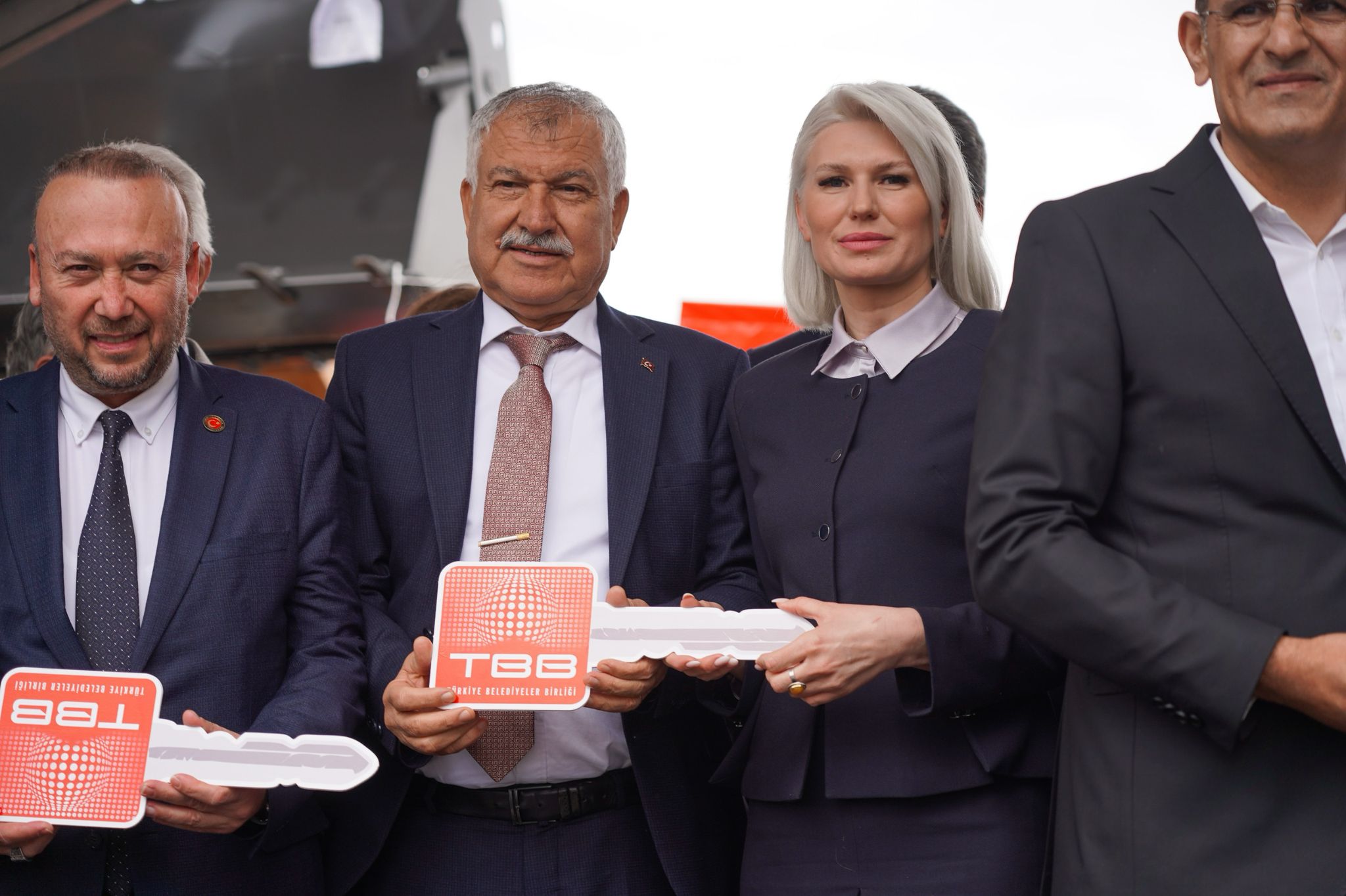 tbbden-bilecike-hibe-ekskavator-1.jpg