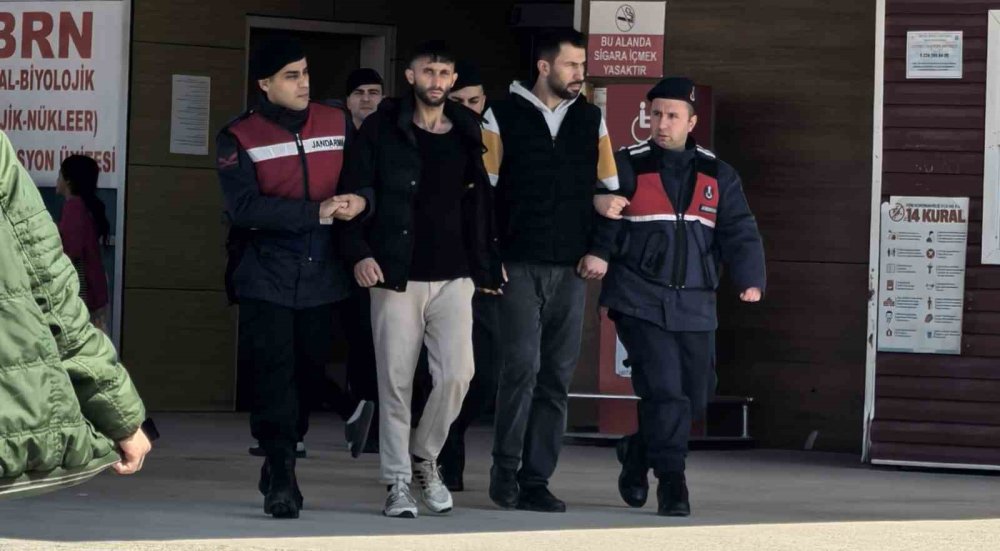 Jandarma Uyuşturucu İmal Eden Şüphelileri Suçüstü Yakaladı