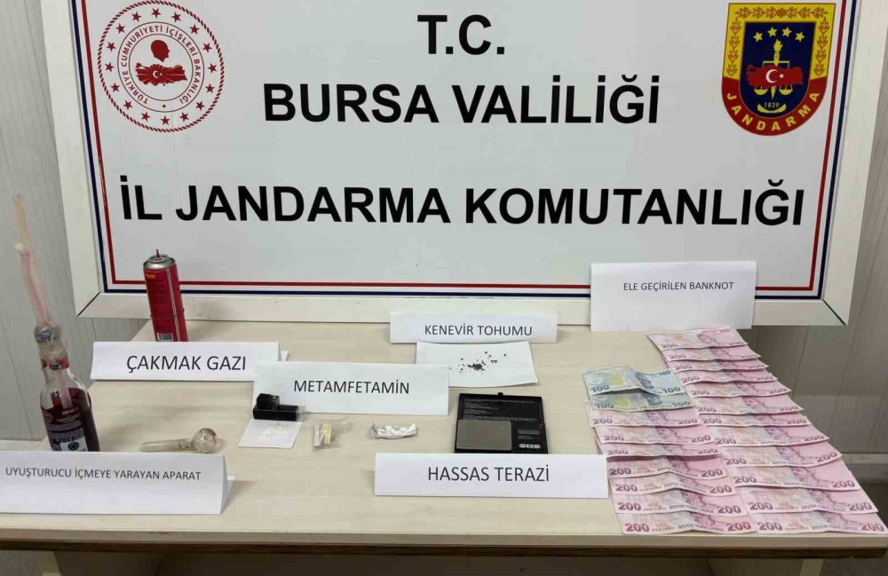 Jandarma Uyuşturucu İmal Eden Şüphelileri Suçüstü Yakaladı