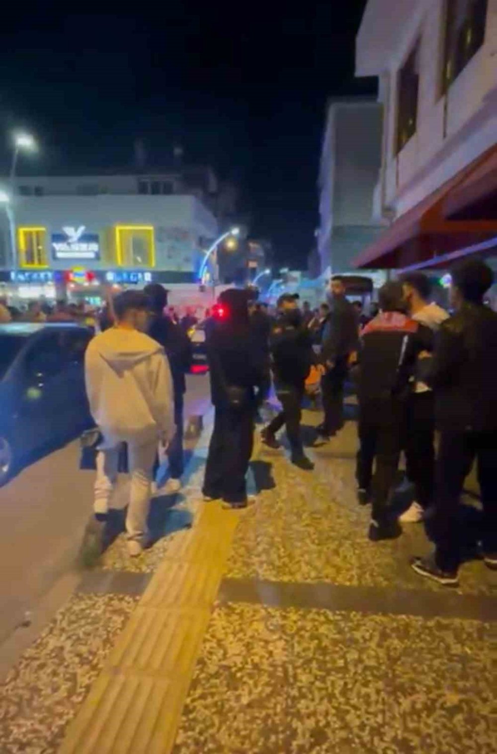 Akrabalar Arasında Bıçaklı Kavga: 1 Yaralı