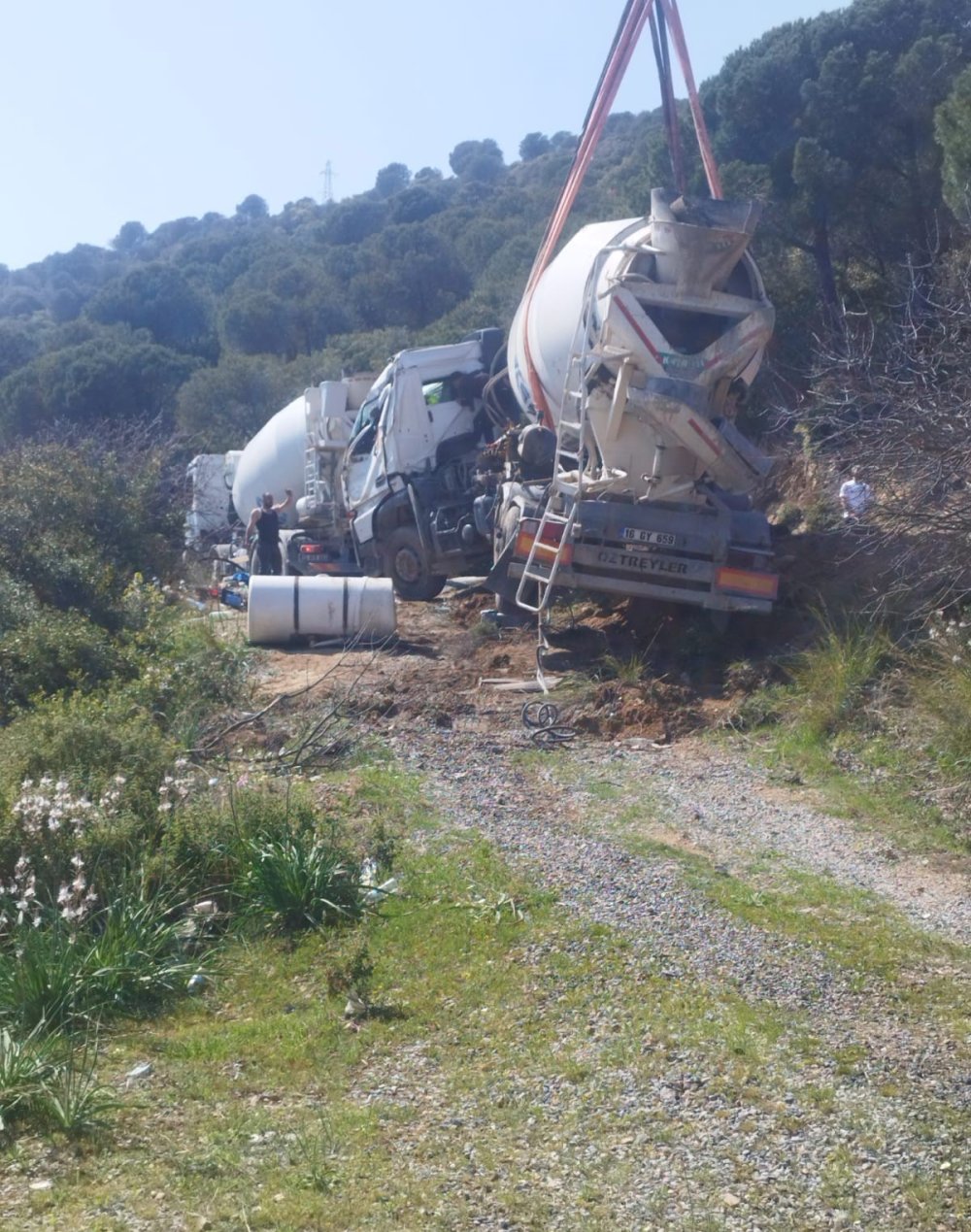 Beton Mikseri Yan Yattı
