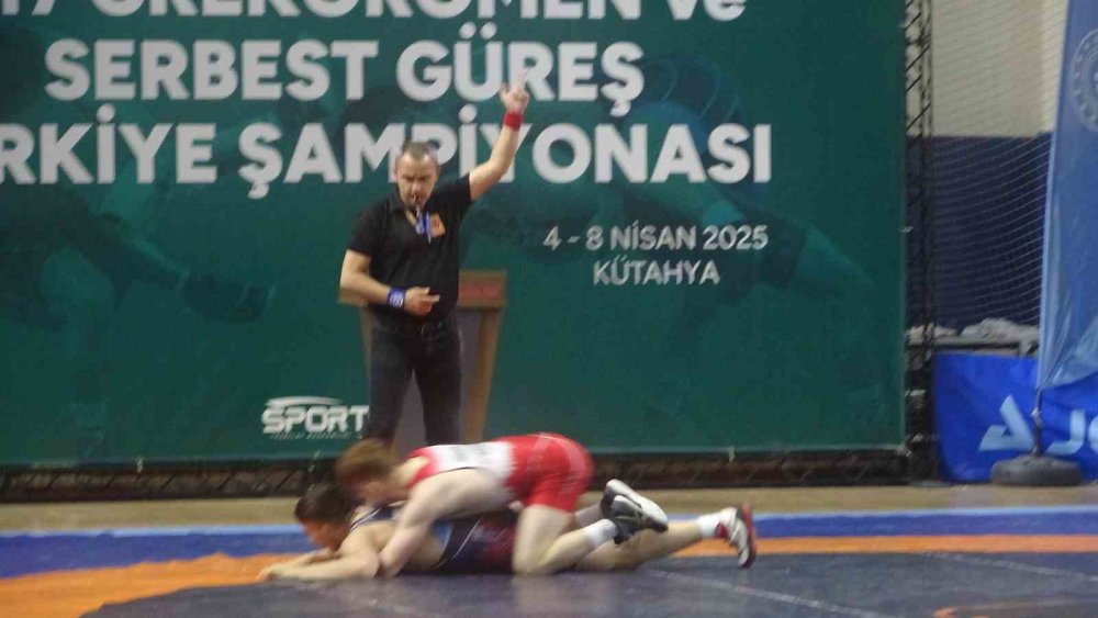 Kütahya’da U17 Güreş Türkiye Şampiyonası Başladı