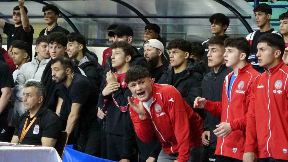 Kütahya’da U17 Güreş Türkiye Şampiyonası Başladı