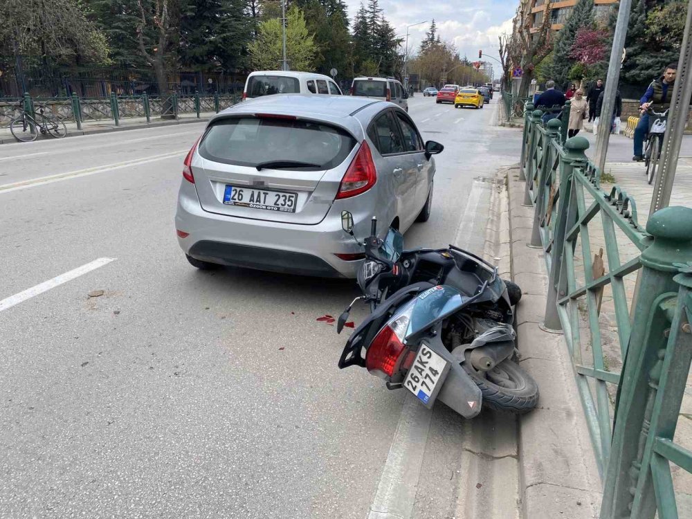 Otomobile Arkadan Çarpan Motosikletin Sürücüsü Yaralandı