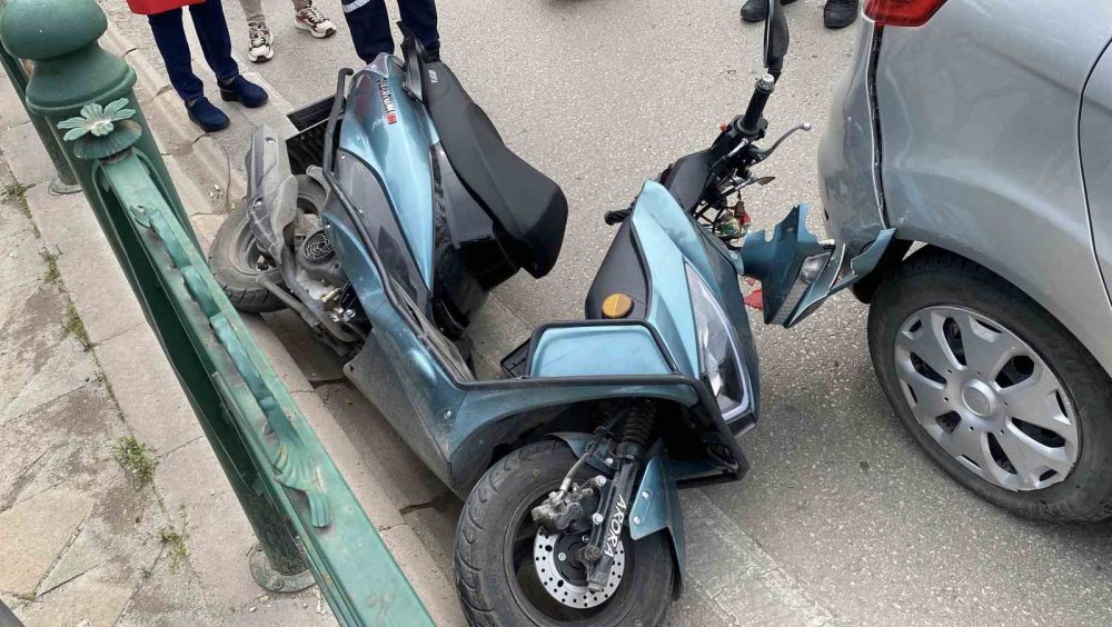 Otomobile Arkadan Çarpan Motosikletin Sürücüsü Yaralandı