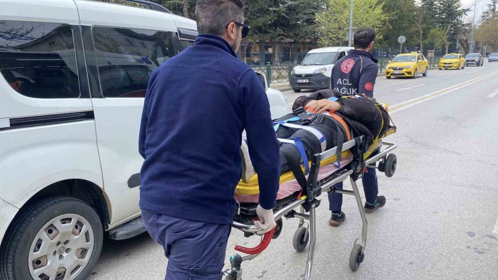 Otomobile Arkadan Çarpan Motosikletin Sürücüsü Yaralandı