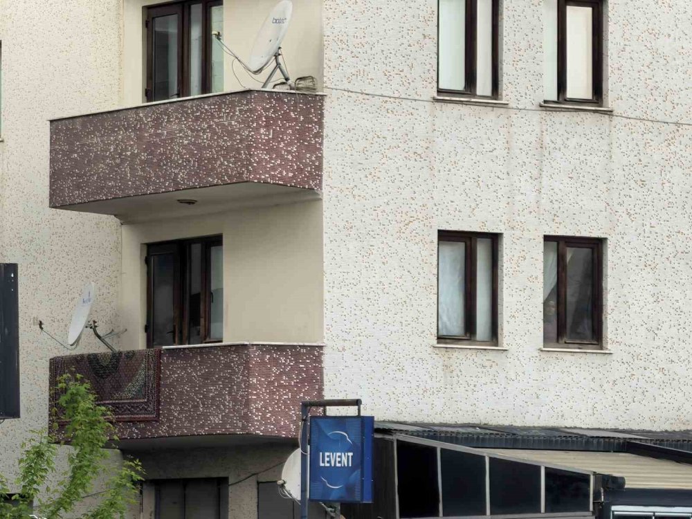 Balkondan Düşen Çocuk Ağır Yaralandı