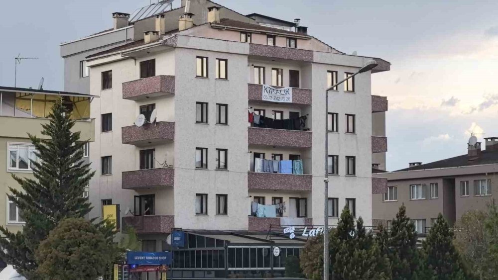 Balkondan Düşen Çocuk Ağır Yaralandı