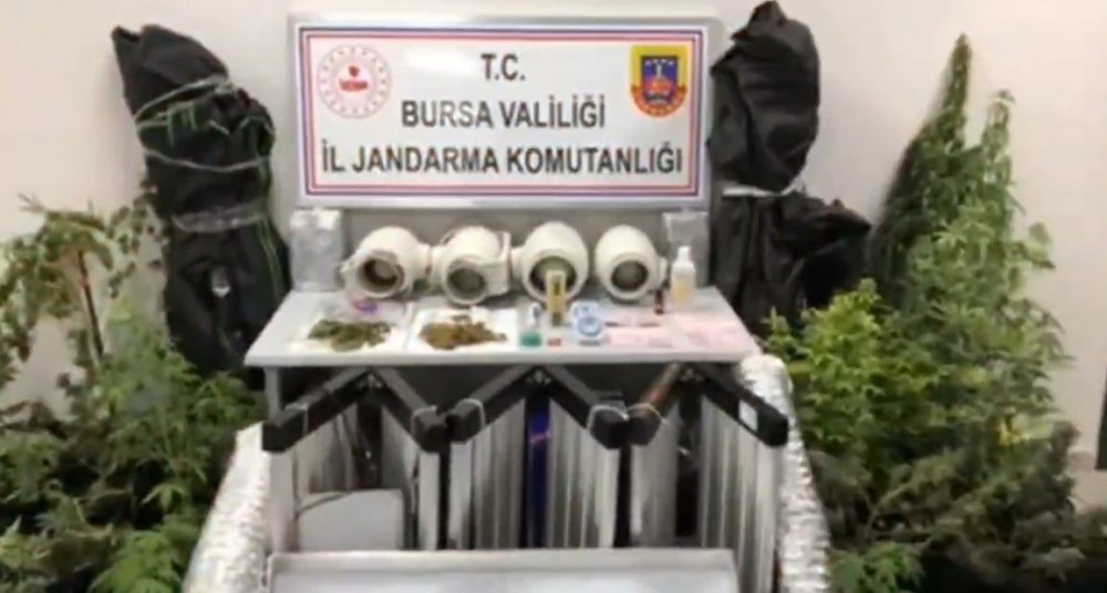 Dev Operasyonda 24 Şüpheli Yakalandı, 25 Kilo Uyuşturucu Ele Geçirildi