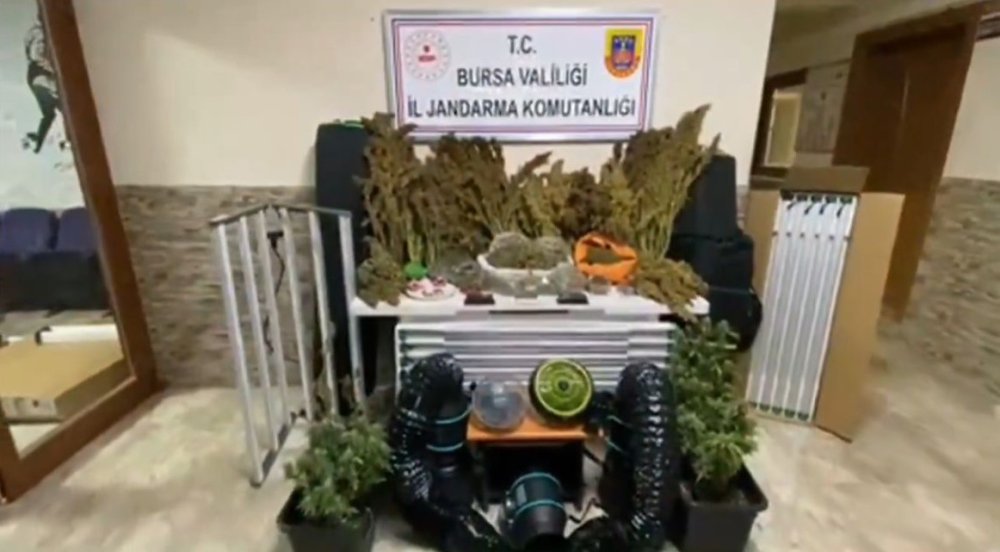 Dev Operasyonda 24 Şüpheli Yakalandı, 25 Kilo Uyuşturucu Ele Geçirildi