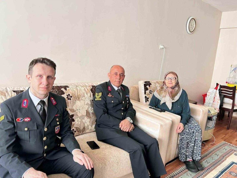 İl Jandarma Komutanlığı’ndan Şehit Ve Gazi Ailelerine Ziyaret