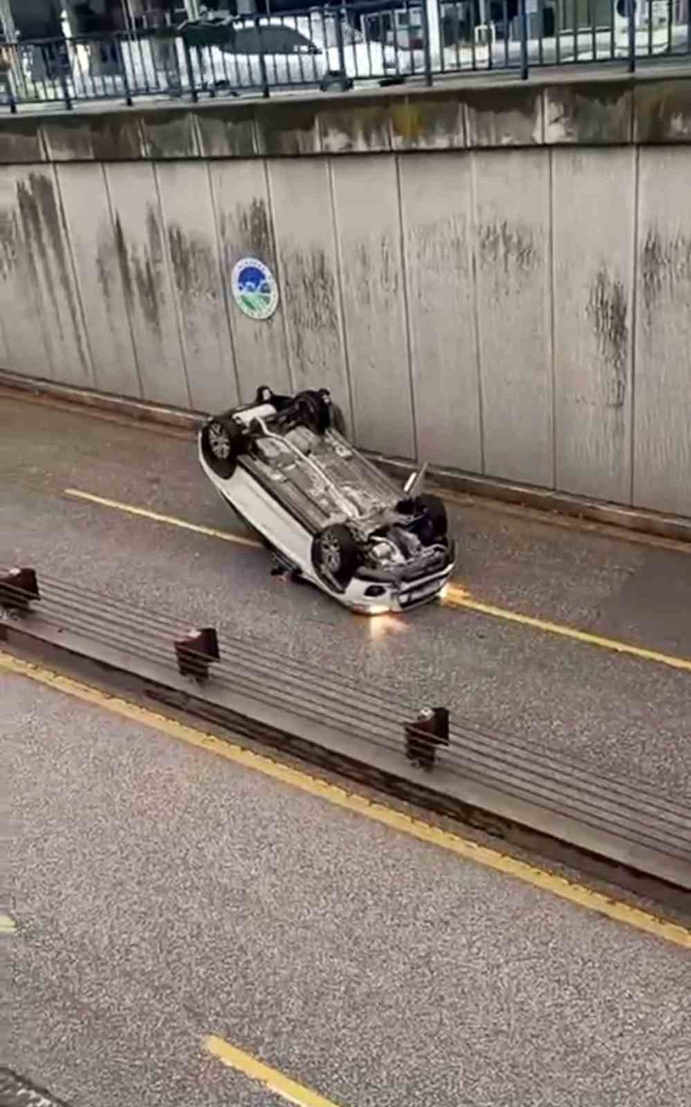 Alt Geçitte Takla Atan Otomobil Trafiği Aksattı