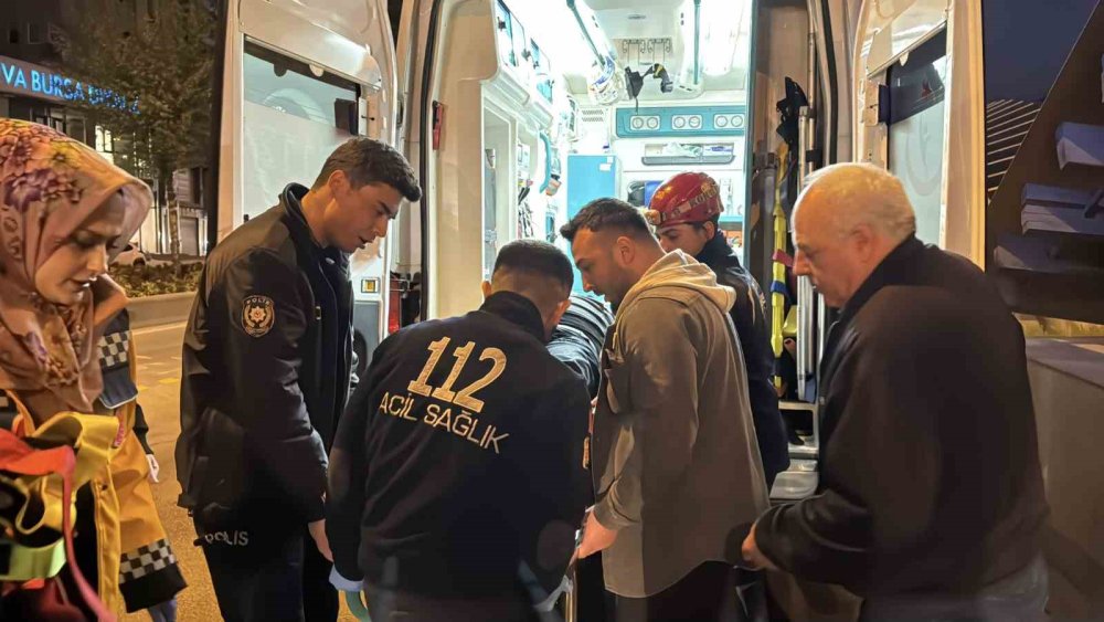 Kontrolden Çıkan Servis Minibüsü Alt Geçidin Duvarına Çarptı
