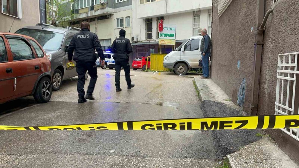 Motosikletle Gelip Defalarca Ateş Etti