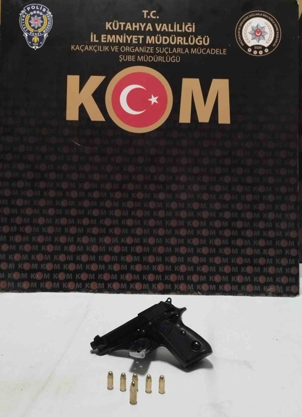 Kaçak Makaron Ve Fişek Ele Geçirildi