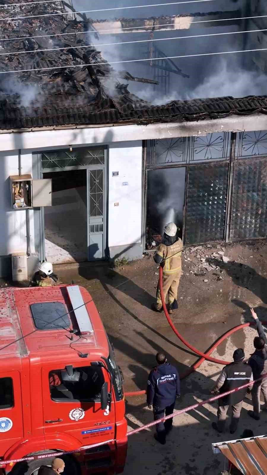 Alev Alev Yanan Köy Evi Havadan Görüntülendi