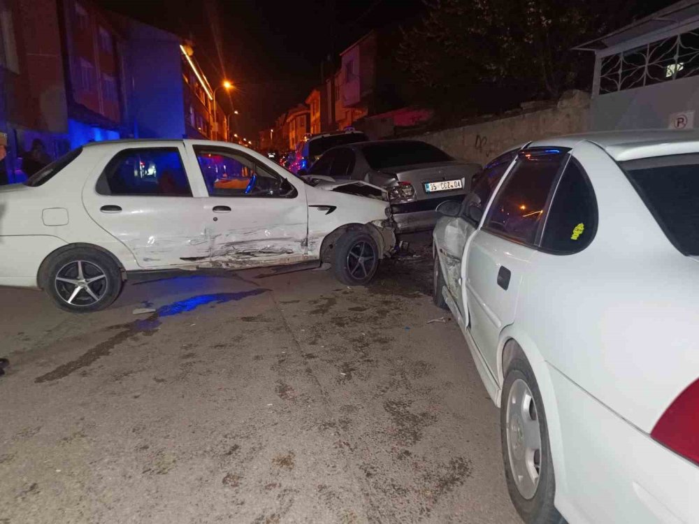 Çarpışmada Savrulan Araç 4 Otomobile Daha Çarptı: 1 Yaralı