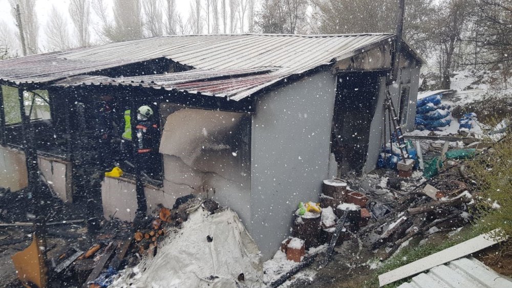 Çocuklarını Yangında Kaybeden Babanın Acı Feryadı: "Allah Aşkına Bir Şey Yapın"